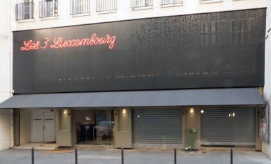 Photo de la façade en travaux du cinéma 3 luxembourg